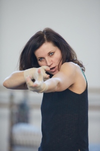 kate-fleetwood-jess-in-rehearsal-for-ugly-lies-the-bone-photo-mark-douet-_31b7547